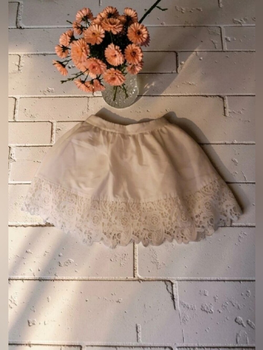 Express Cream White Lace Hem Full Mini Skirt Size 4 EUC